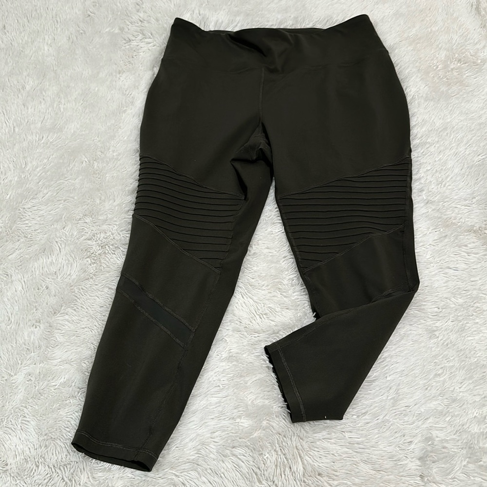 Old Navy Green Leggings Ribbed Detailing Women Size XXL BUNDLE THIS ITEM FOR $5